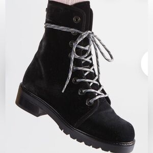 NWOT Stuart Weitzman Metermaid Lace-Up Velvet Suede Boots